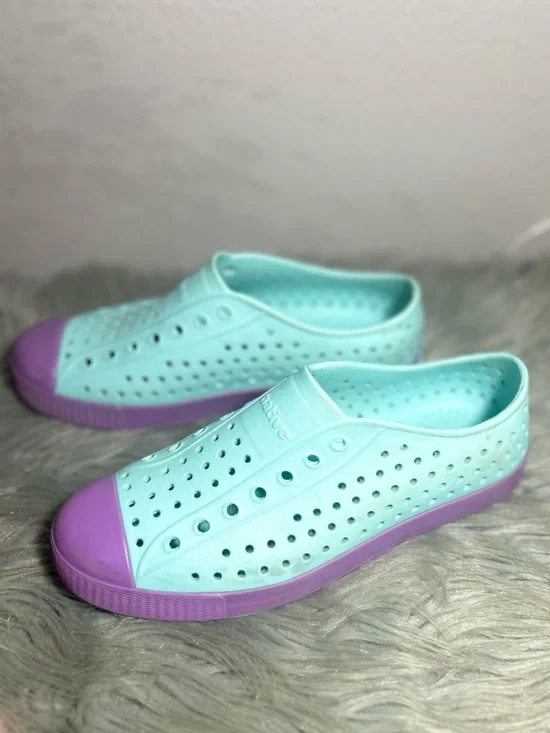 Native Jefferson Lightweight Mint Green Slip-On Lavender Sole Sneaker Size J4 - Picture 2 of 9